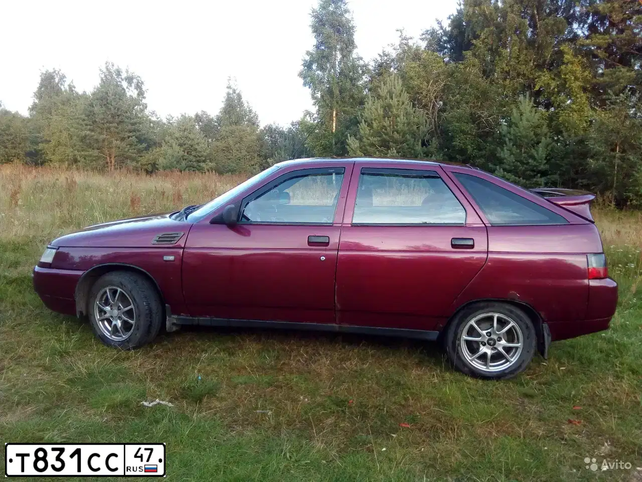 Фото автомобиля LADA 2112, 2004 — госномер Т831СС47. Цвет: ТЕМНО-МАЛИНОВЫЙ
