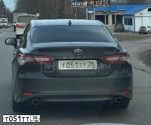 Фото автомобиля TOYOTA CAMRY, 2012 — госномер Т051ТТ26. Цвет: ЧЕРНЫЙ МЕТАЛЛИК