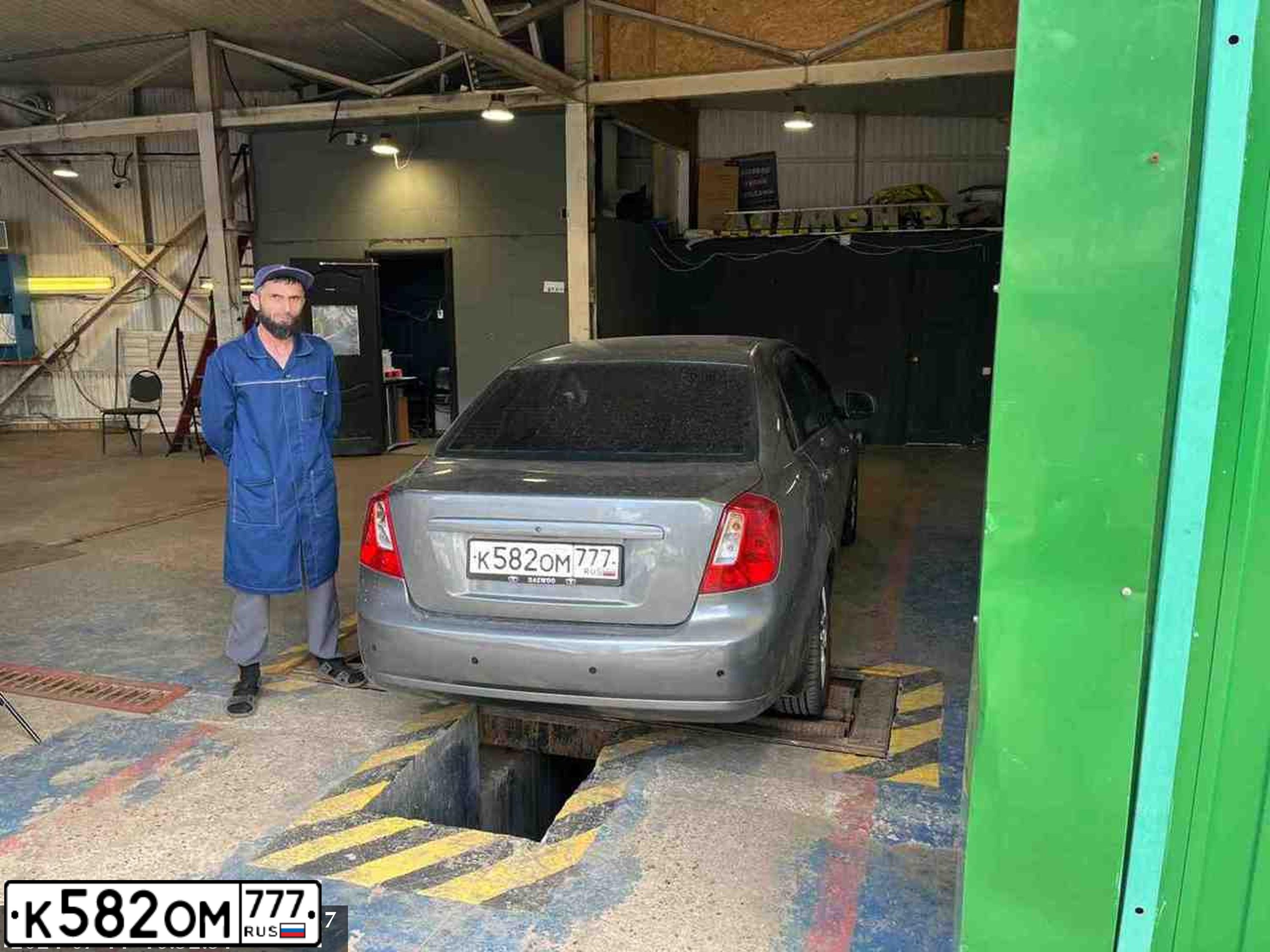 Фото автомобиля DAEWOO GENTRA, 2015 — госномер К582ОМ777. Цвет: СЕРЫЙ ТЕМНЫЙ