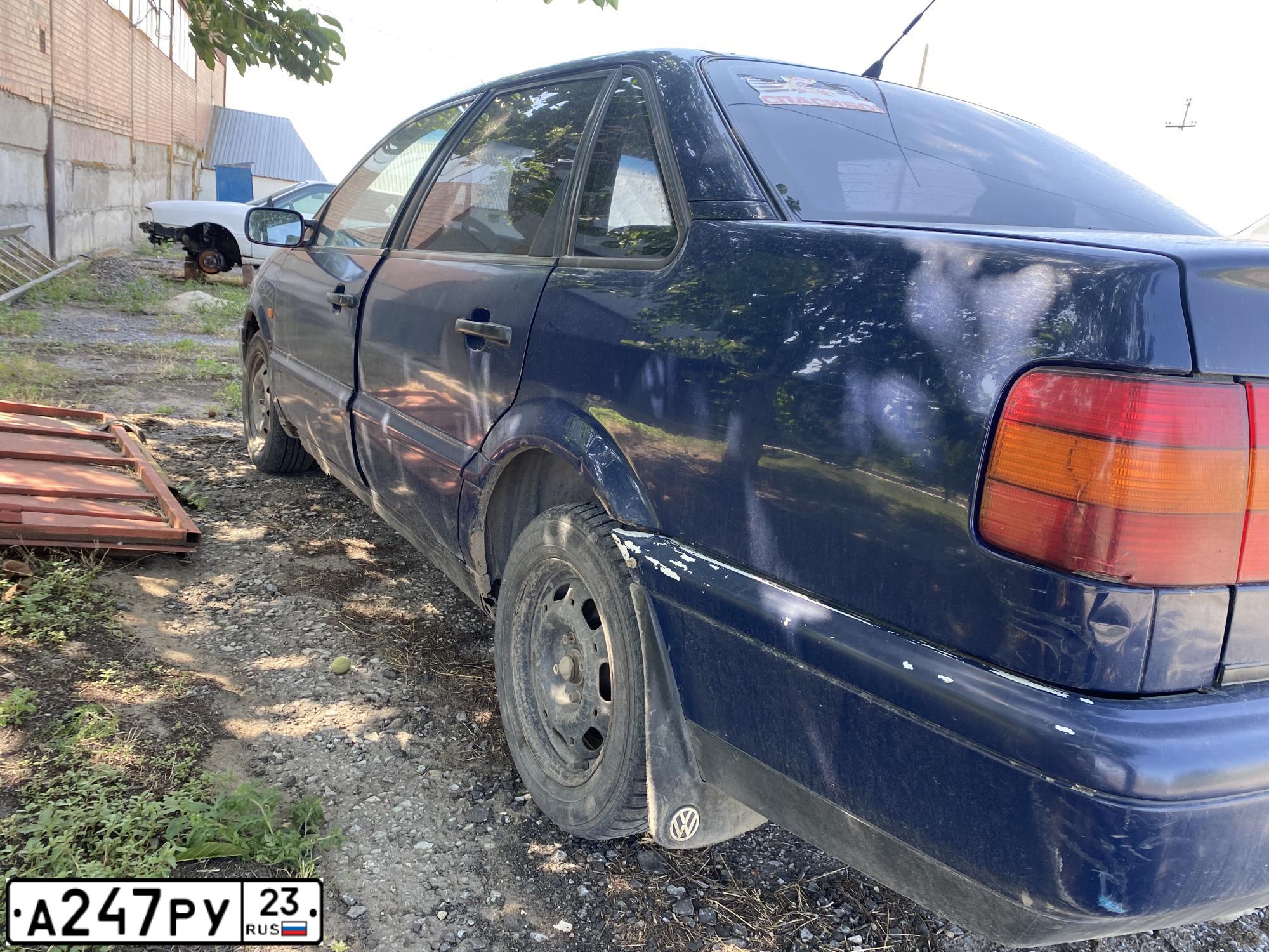 Фото автомобиля VOLKSWAGEN PASSAT, 1995 — госномер С528АМ181