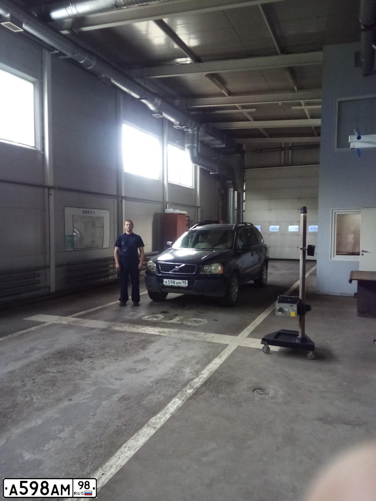 Фото автомобиля VOLVO XC90, 2004 — госномер А350СУ147. Цвет: Темно-синий