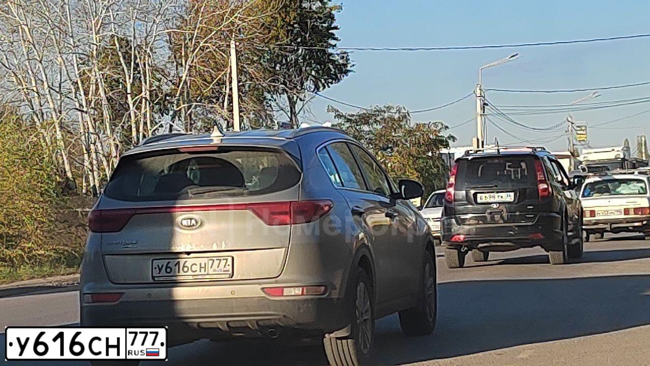 Фото автомобиля KIA SPORTAGE, 2016 — госномер С851АТ250. Цвет: Серебристый