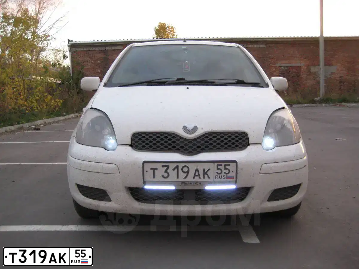 Фото автомобиля TOYOTA VITZ, 2002 — госномер Т319АК55