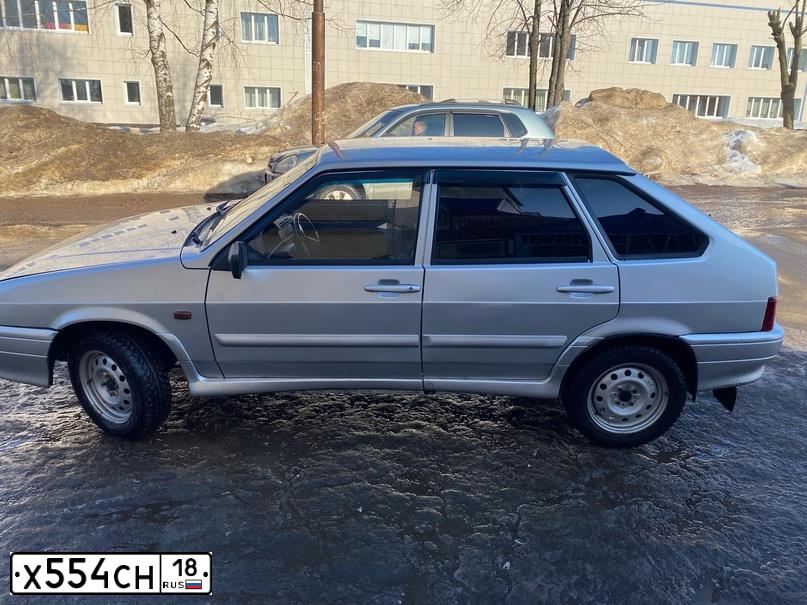 Фото автомобиля LADA 2114 SAMARA, 2010 — госномер Х986АУ18. Цвет: СВЕТЛО-СЕРЕБ.МЕТАЛ