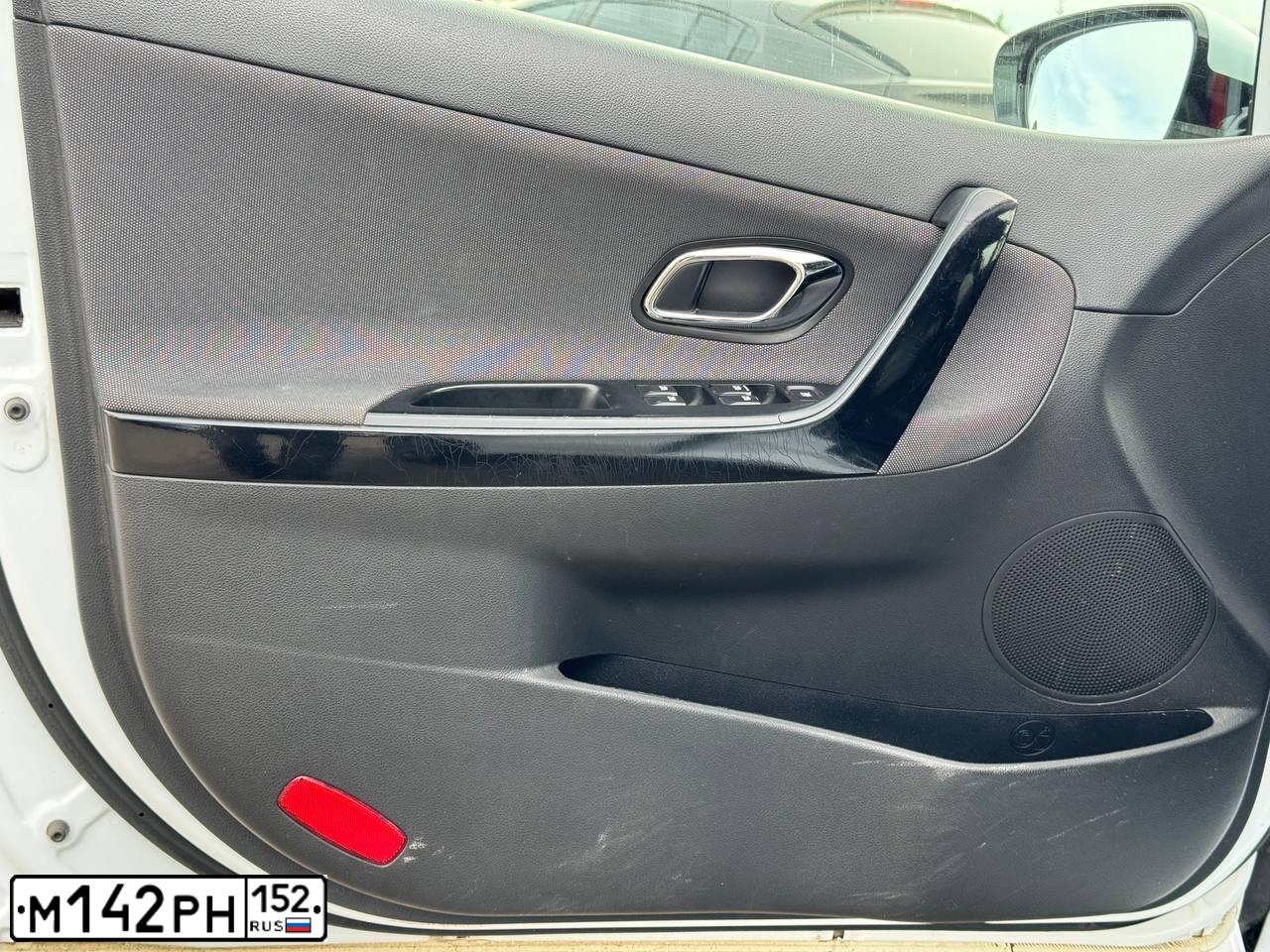 Фото автомобиля KIA CEE'D, 2013 — госномер М142РН152. Цвет: Белый