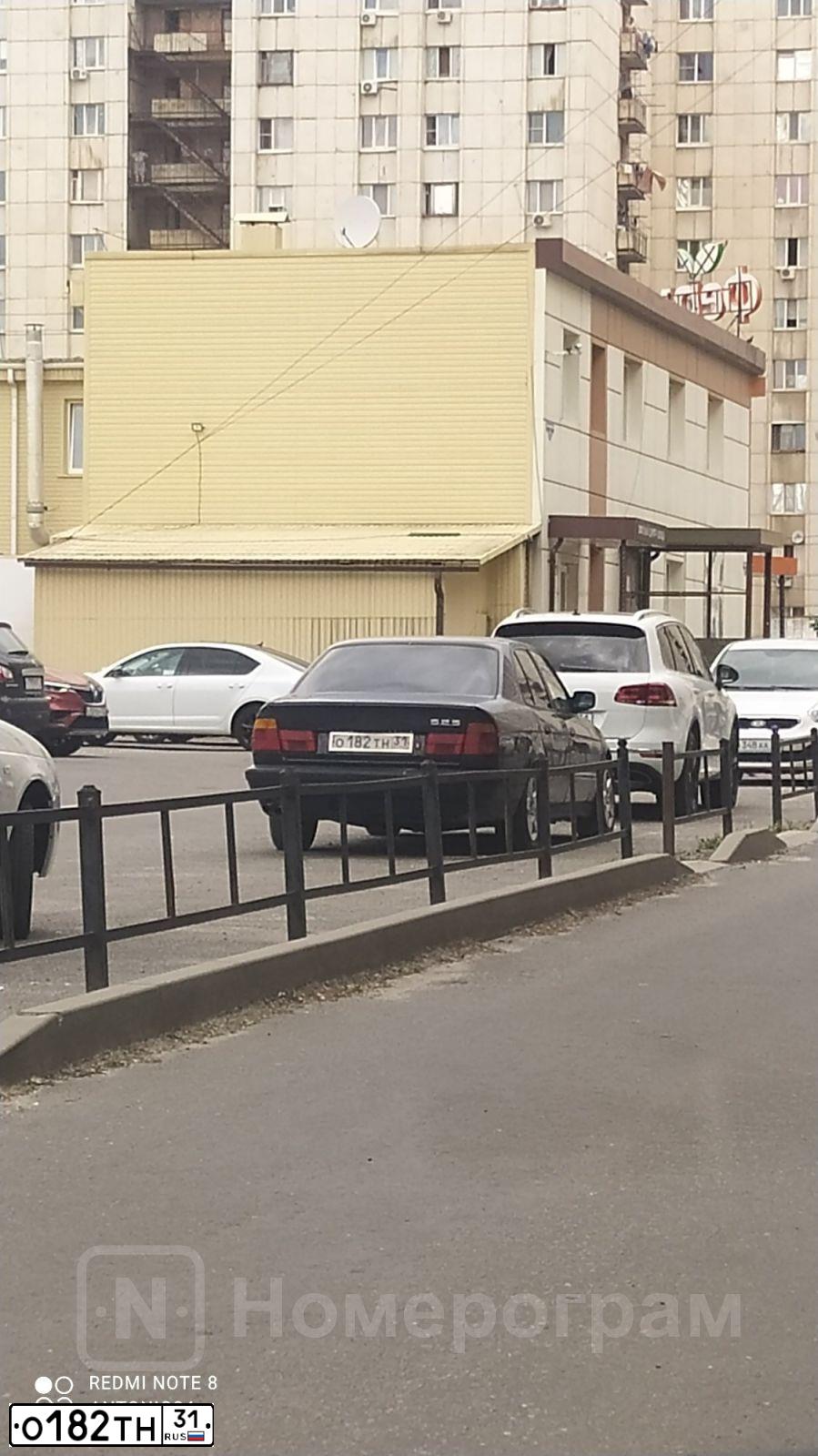 Фото автомобиля BMW SERIE 5, 1993 — госномер М467КВ46. Цвет: синий