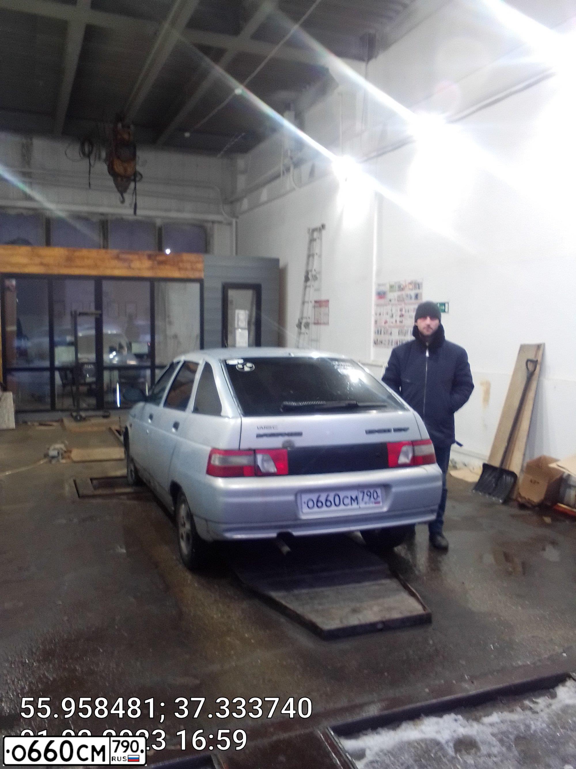 Фото автомобиля LADA 2112, 2004 — госномер Р491ХЕ40. Цвет: СЕРЕБРИСТО - ЖЕЛТЫЙ
