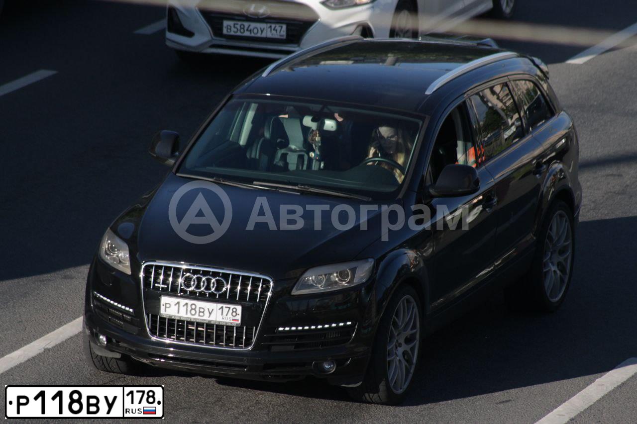 Фото автомобиля AUDI Q7, 2007 — госномер М686ММ98. Цвет: ЧЕРНЫЙ