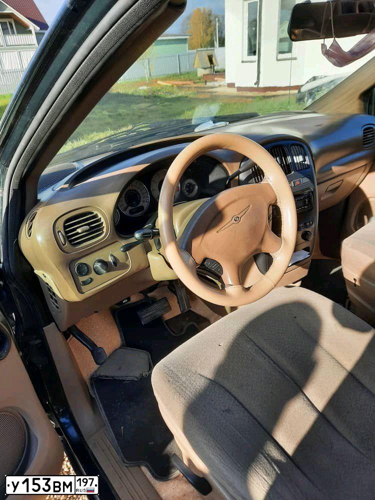 Фото автомобиля CHRYSLER VOYAGER, 2001 — госномер А433ВС790. Цвет: ТЕМНО- ЗЕЛЕНЫЙ
