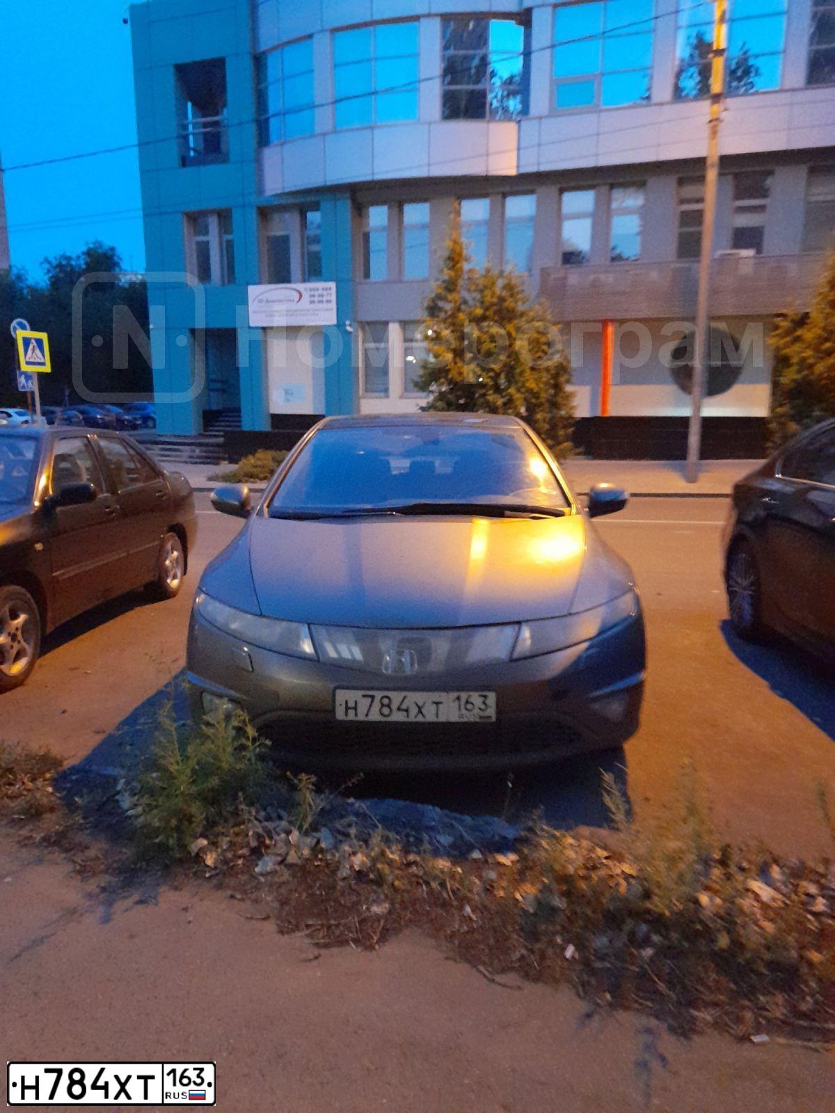 Фото автомобиля HONDA CIVIC, 2006 — госномер Е123ОХ177. Цвет: Серый