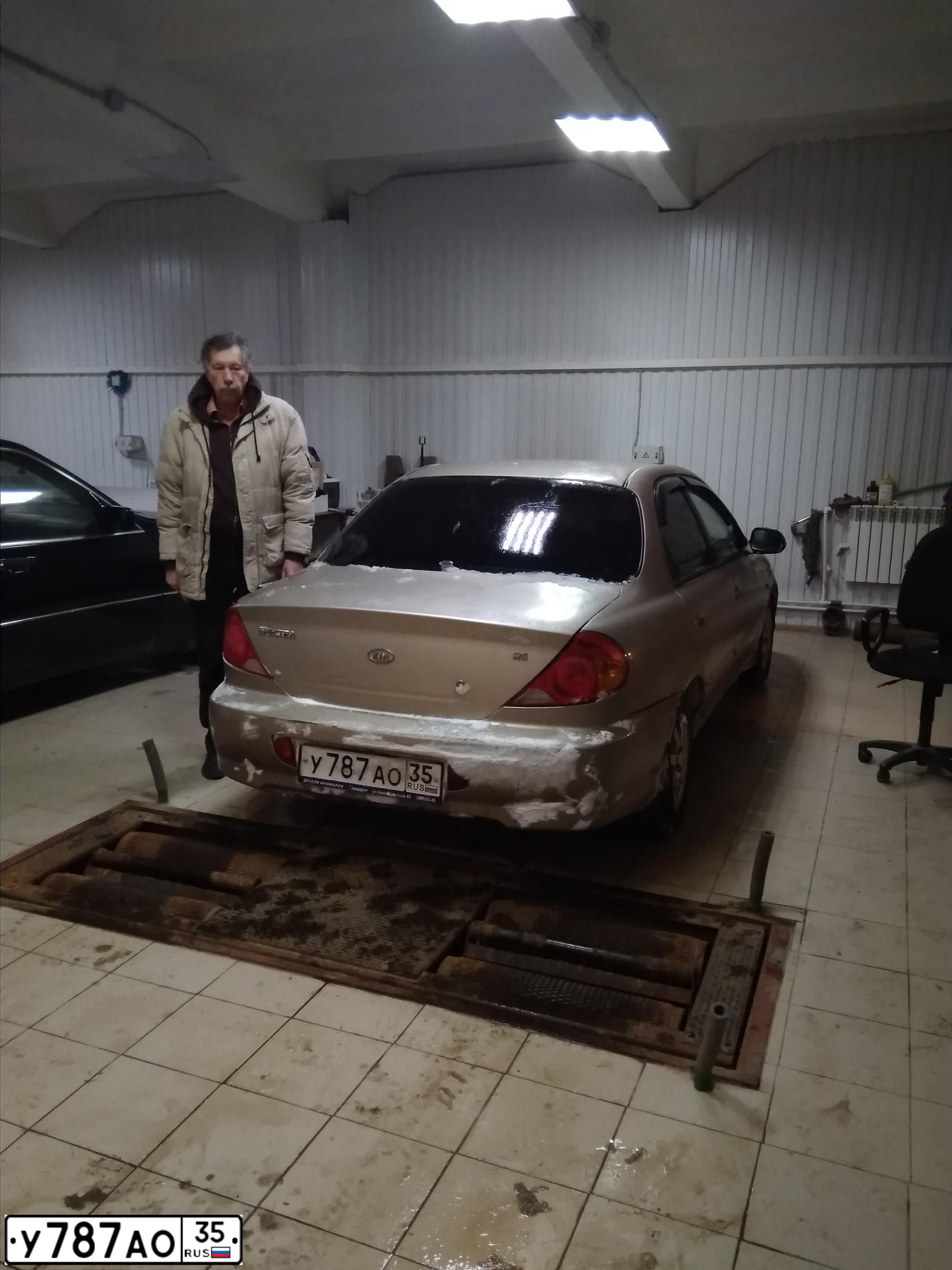 Фото автомобиля KIA SPECTRA, 2008 — госномер У787АО35. Цвет: Золотисто-бежевый