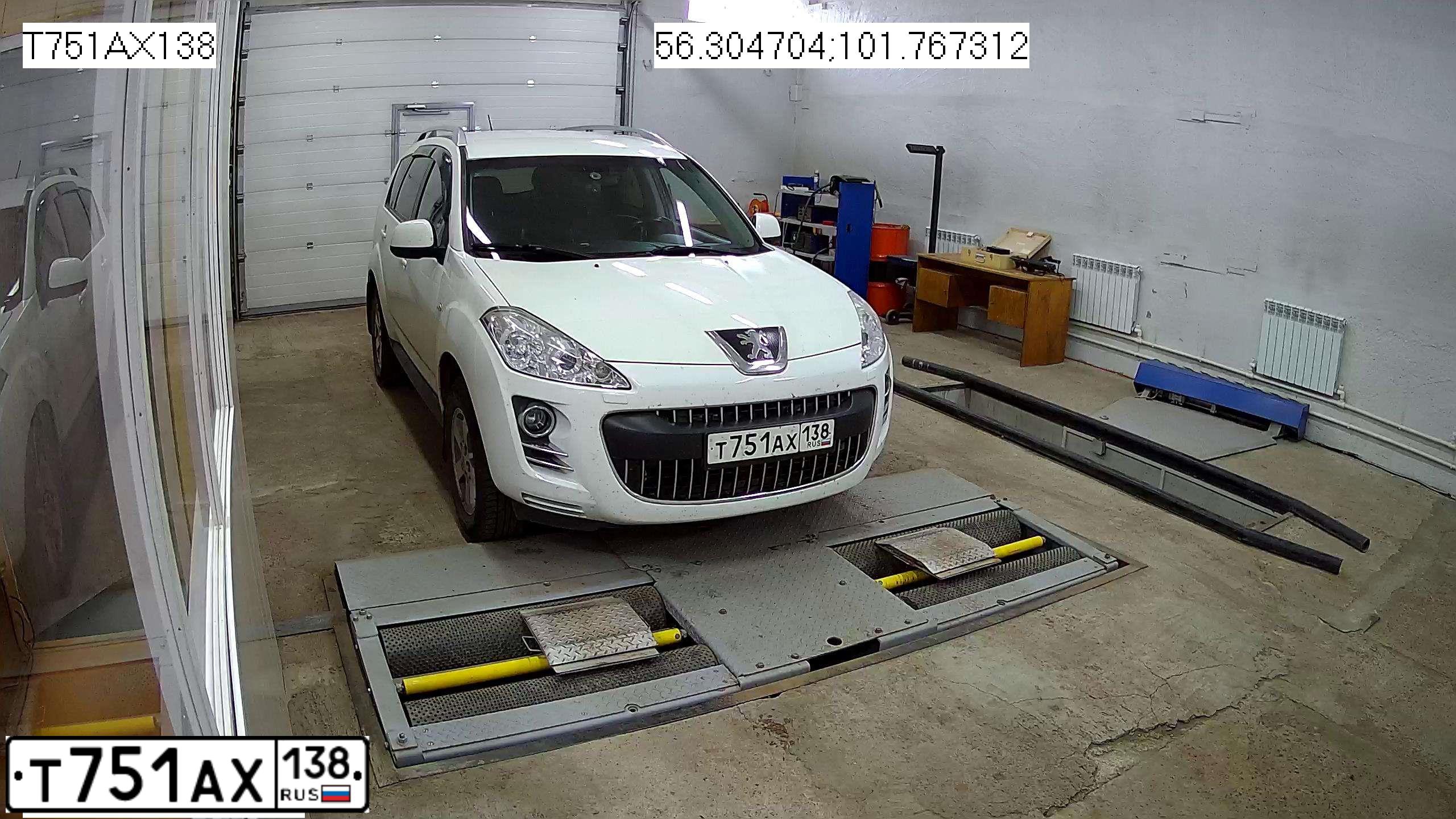 Фото автомобиля PEUGEOT 4007, 2011 — госномер Т751АХ138. Цвет: БЕЛЫЙ