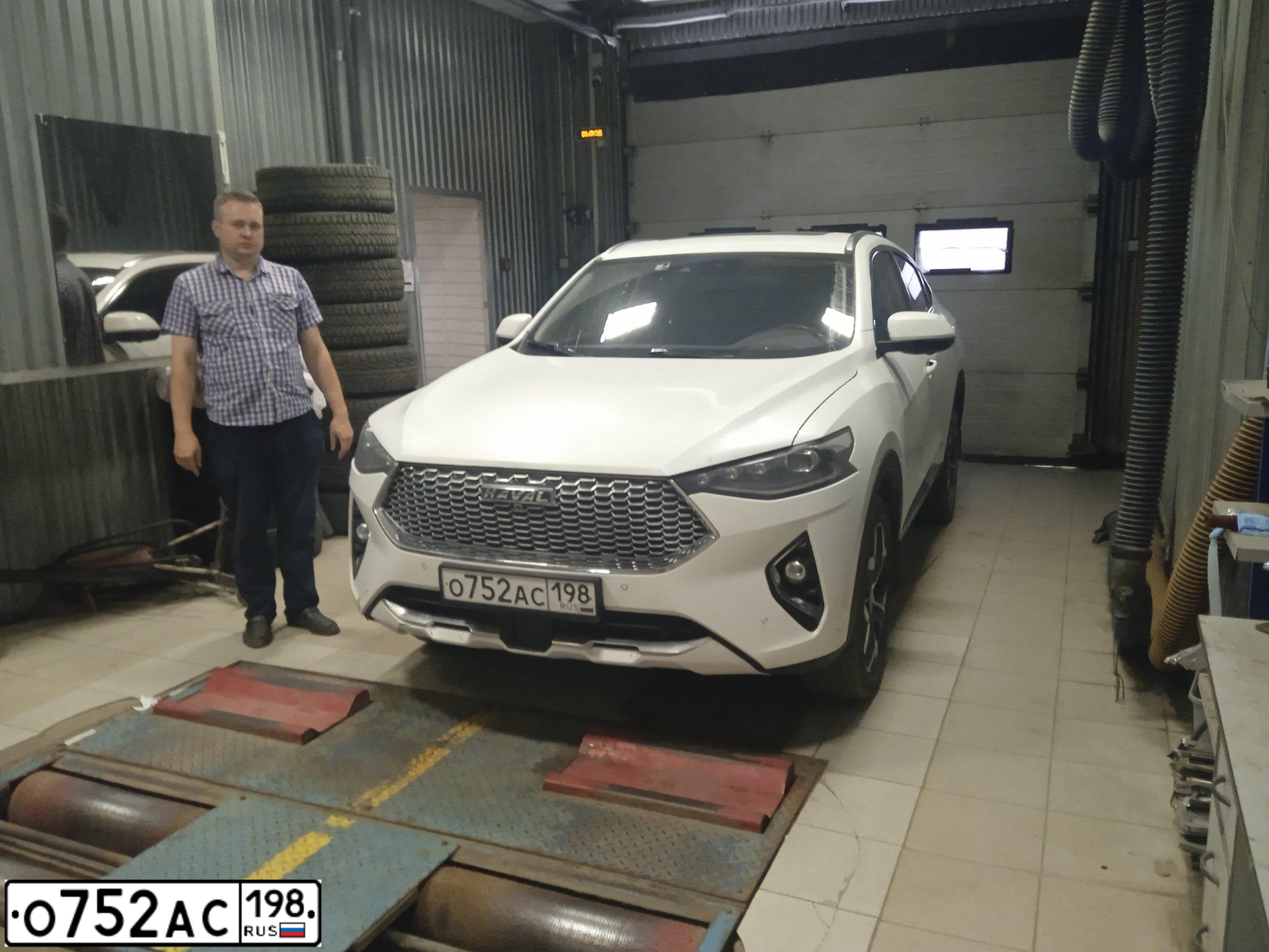 Фото автомобиля HAVAL F7X, 2020 — госномер О752АС198. Цвет: Белый