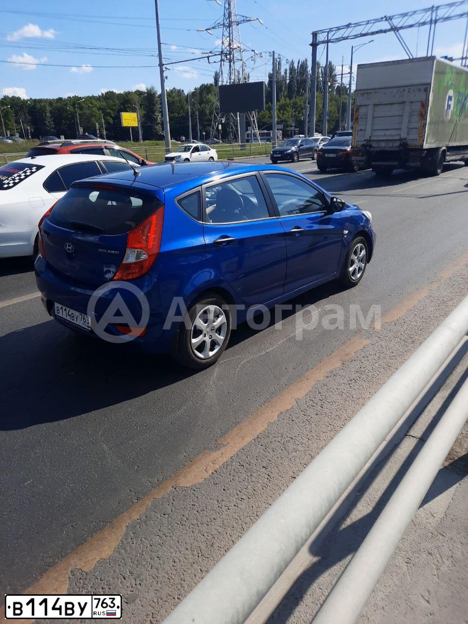 Фото автомобиля HYUNDAI SOLARIS, 2013 — госномер В114ВУ763. Цвет: Темно-синий