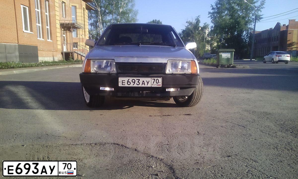 Фото автомобиля LADA 2109 SAMARA, 2000 — госномер Е693АУ70. Цвет: Серебристый