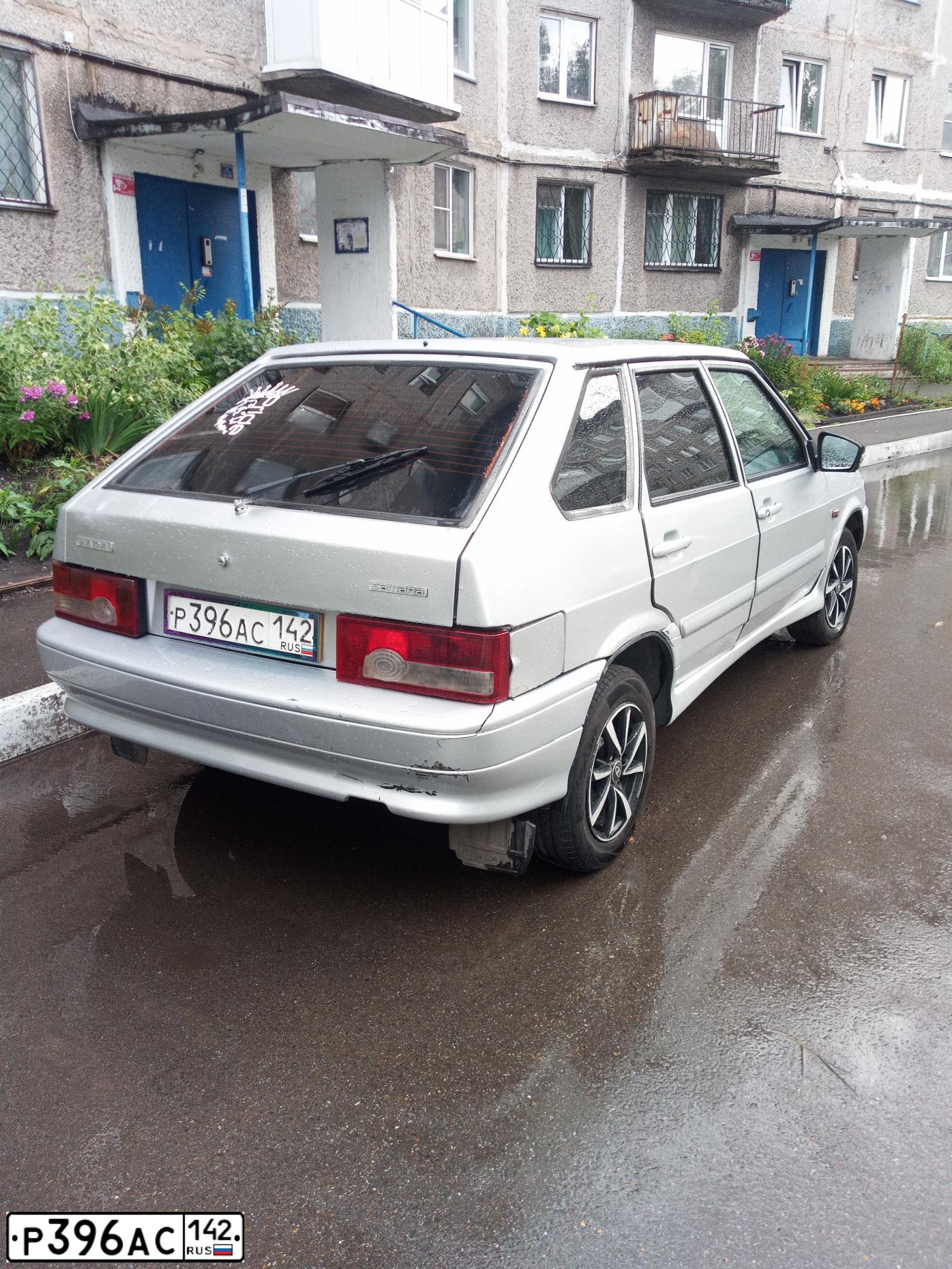 Фото автомобиля LADA 211440 LADA SAMARA, 2012 — госномер Т700РЕ142. Цвет: Светло-Серебристый металлик
