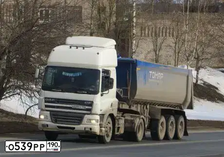 Фото автомобиля DAF CF 85 FT /4X2/, 2006 — госномер О539РР190. Цвет: Белый