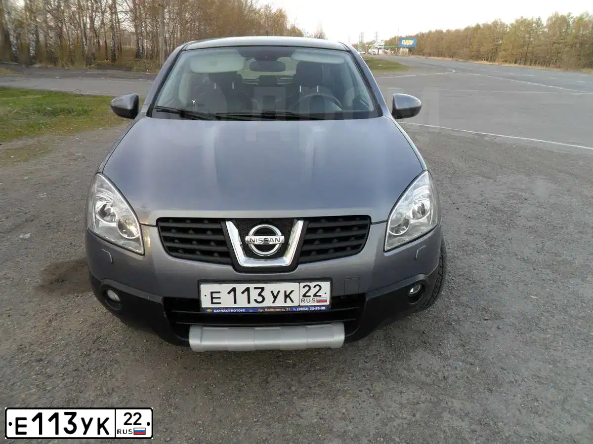 Фото автомобиля NISSAN QASHQAI, 2007 — госномер А958УО122. Цвет: СЕРЫЙ