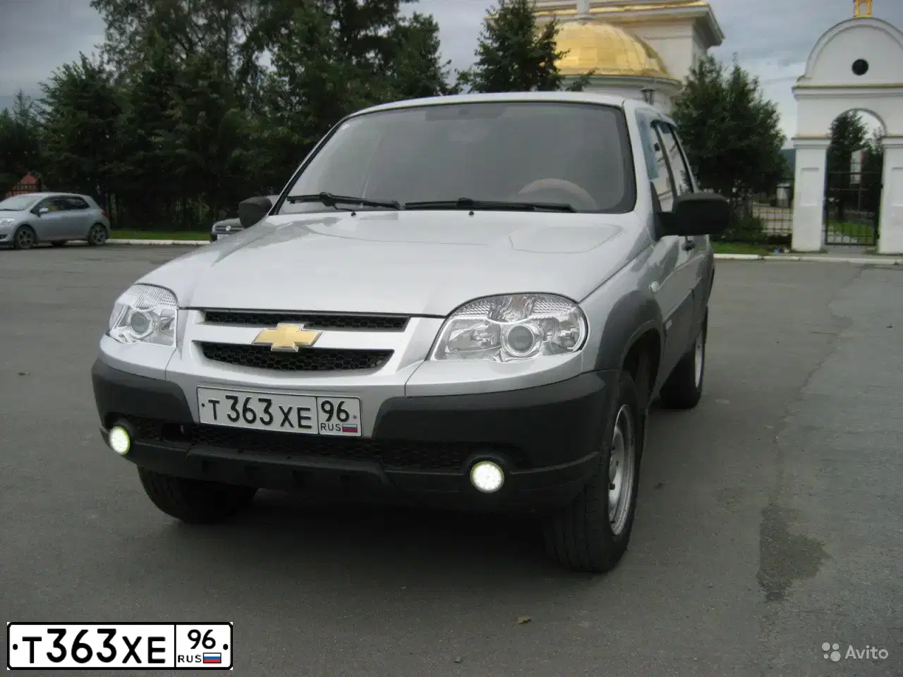 Фото автомобиля CHEVROLET NIVA, 2012 — госномер К446ТР196. Цвет: СВЕТЛО-СЕРЫЙ