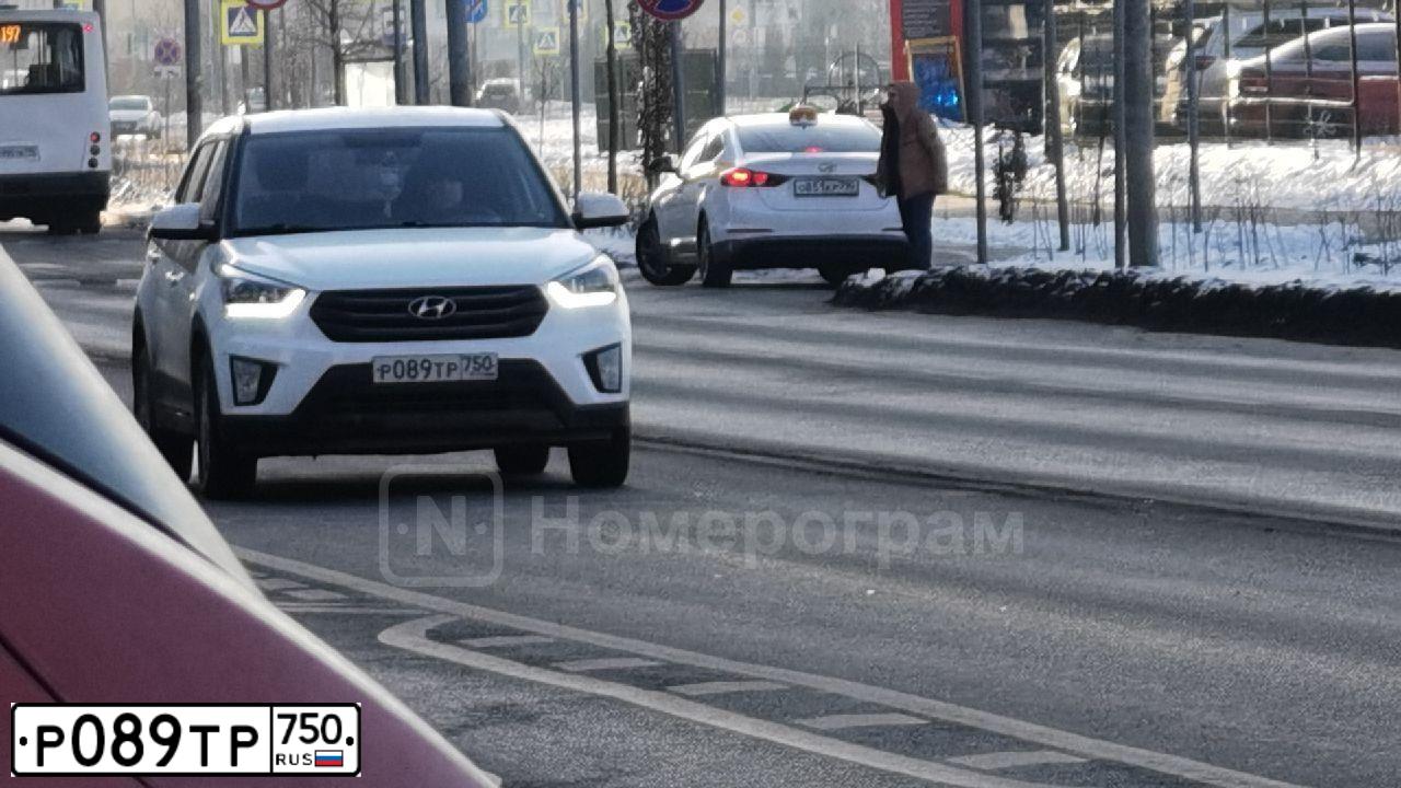 Фото автомобиля HYUNDAI CRETA, 2018 — госномер Р089ТР750. Цвет: БЕЛЫЙ-ЖЕЛТЫЙ-СЕРЫЙ