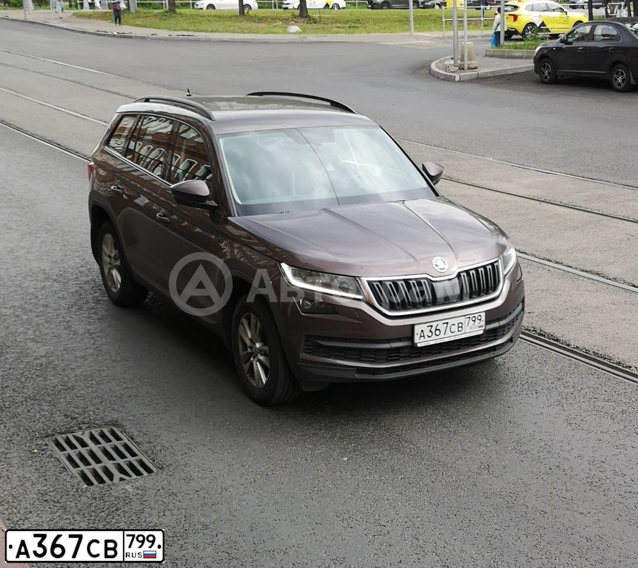 Фото автомобиля SKODA KODIAQ, 2019 — госномер А367СВ799. Цвет: Коричневый