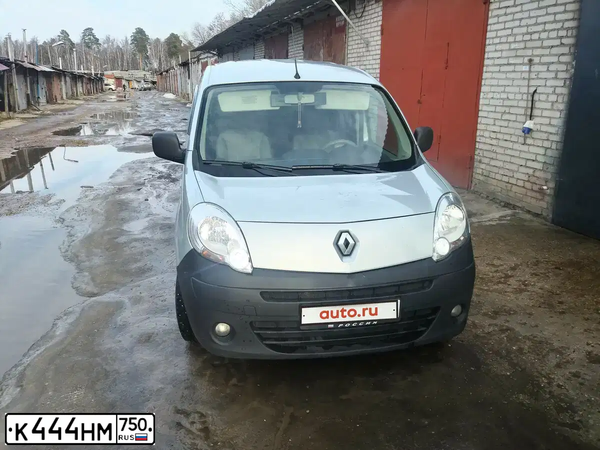 Фото автомобиля RENAULT KANGOO, 2009 — госномер В472УТ750. Цвет: СЕРЕБРИСТЫЙ