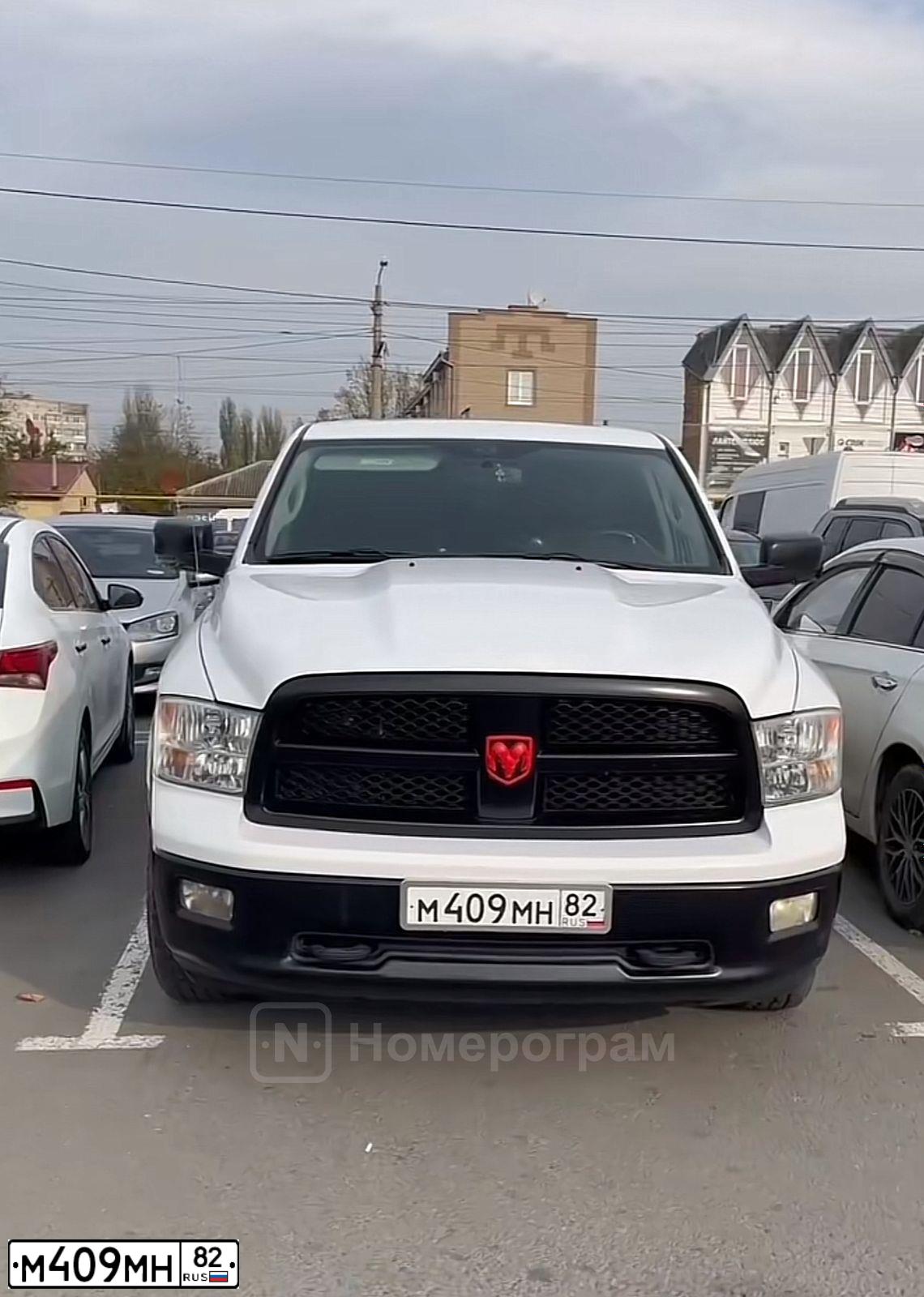 Фото автомобиля DODGE RAM, 2012 — госномер М409МН82. Цвет: Белый