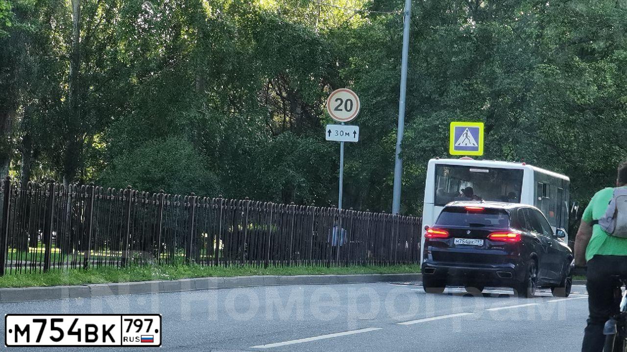 Фото автомобиля BMW X5, 2019 — госномер А007ВВ177. Цвет: ТЕМЕО-СИНИЙ