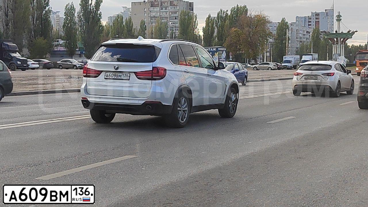 Фото автомобиля MERCEDES GLE-KLASSE, 2017 — госномер А609ВМ136. Цвет: ЧЕРНЫЙ