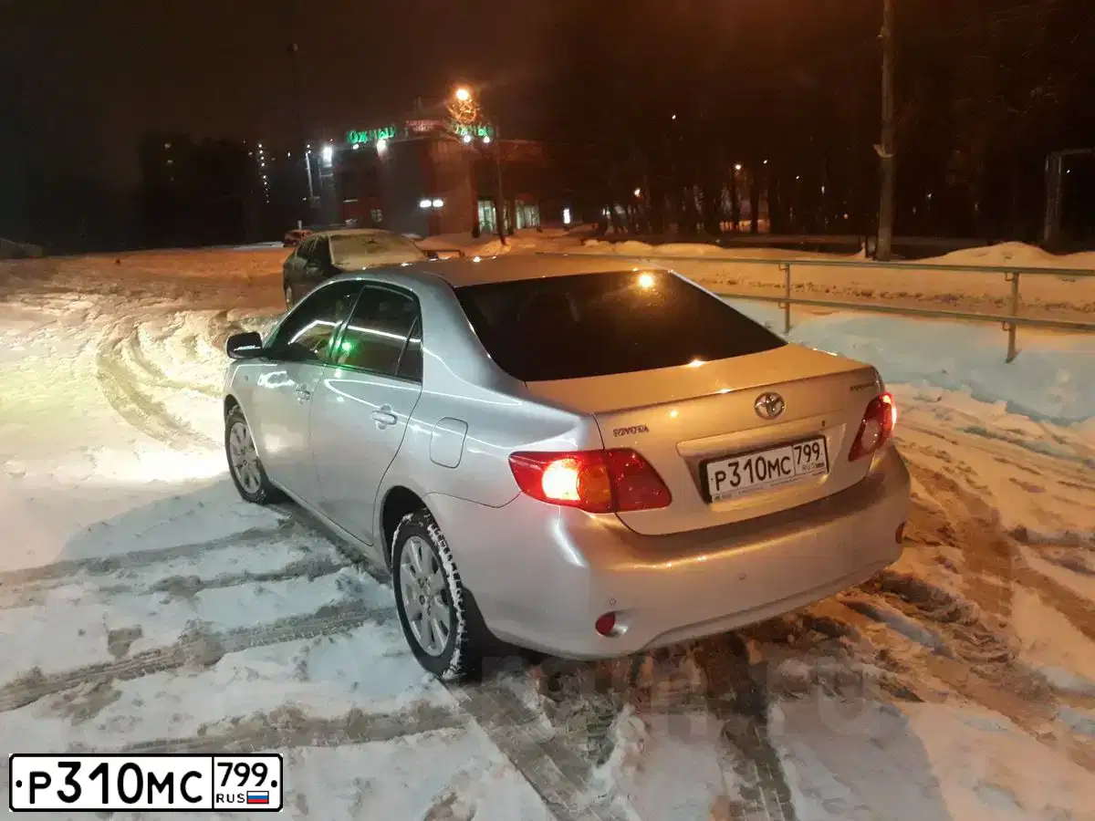 Фото автомобиля TOYOTA COROLLA, 2006 — госномер У616НЕ799. Цвет: Серебристый