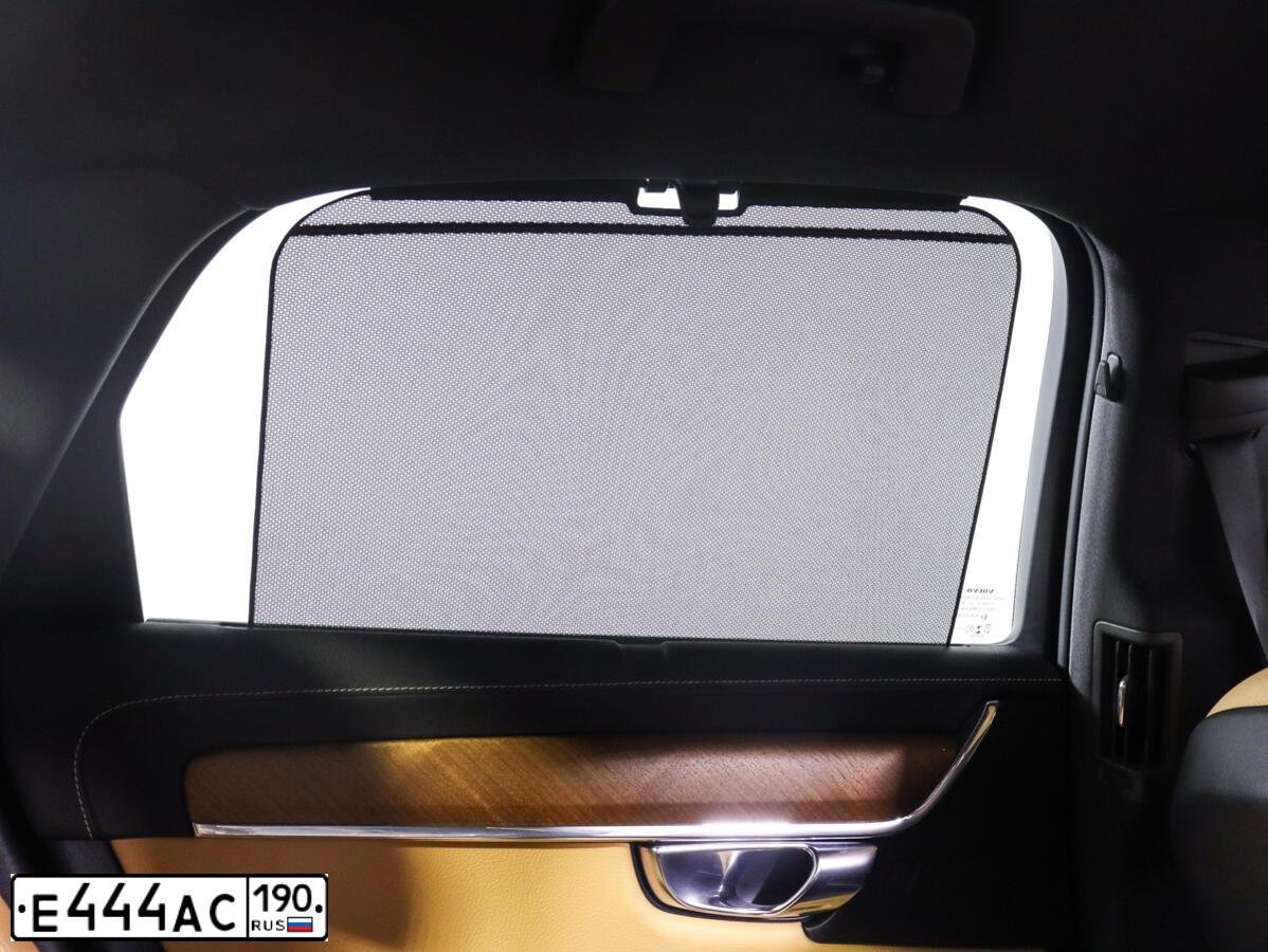 Фото автомобиля PORSCHE CAYENNE, 2011 — госномер Е444АС190. Цвет: Коричневый
