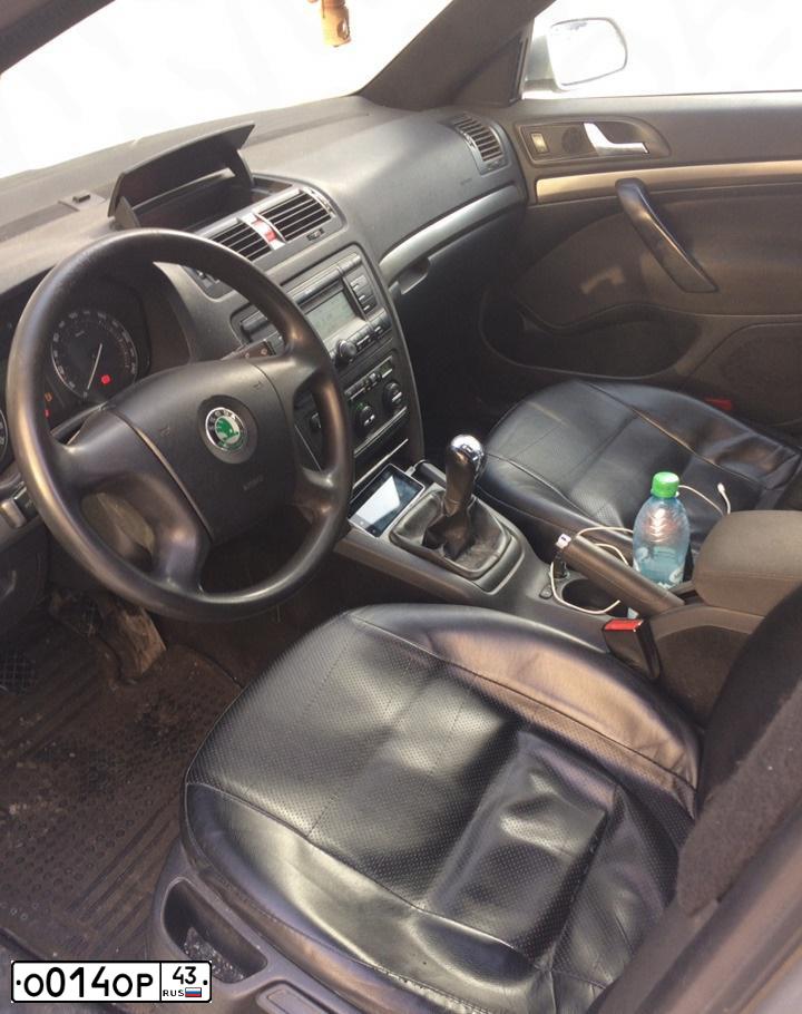 Фото автомобиля SKODA OCTAVIA, 2005 — госномер О014ОР43. Цвет: Серебристый