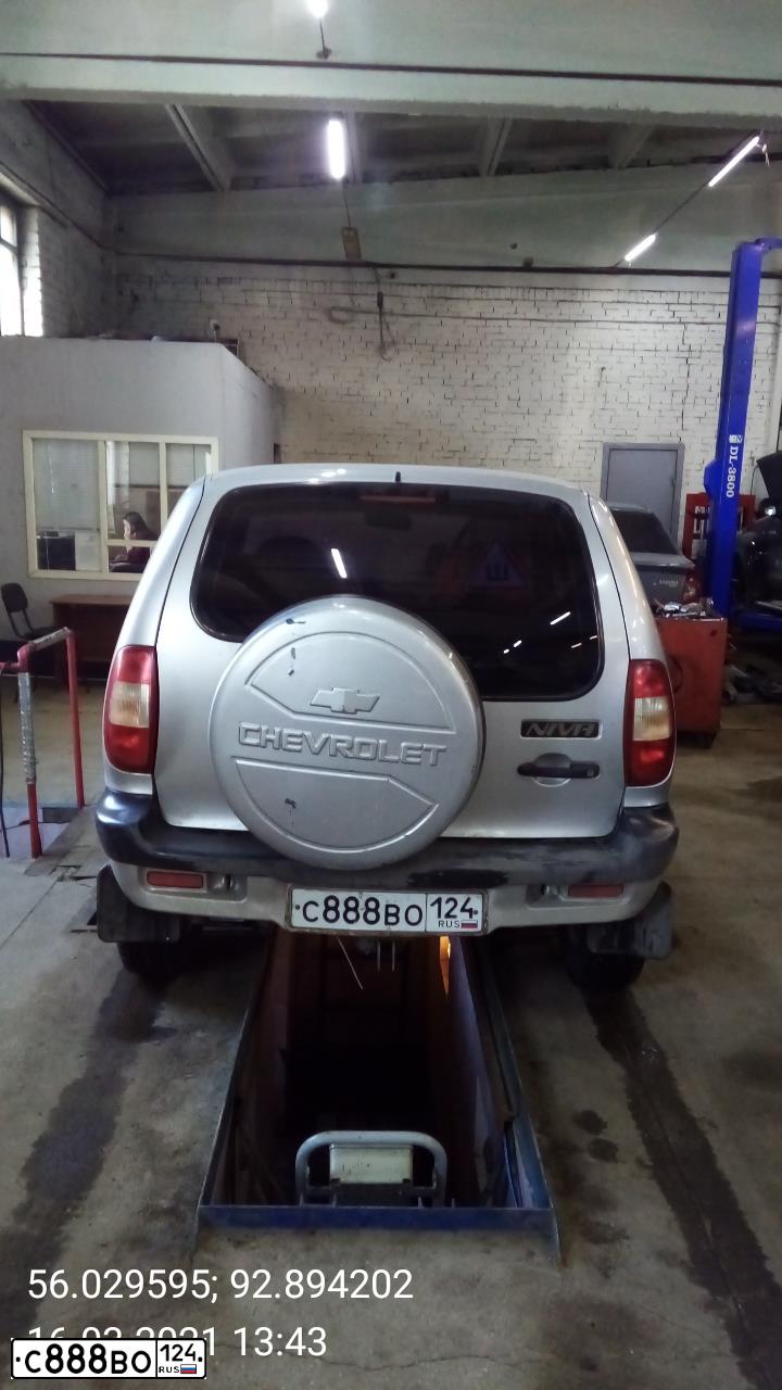 Фото автомобиля CHEVROLET NIVA, 2005 — госномер С888ВО124. Цвет: СВЕТЛО СЕРЕБРИСТЫЙ МЕТАЛИК