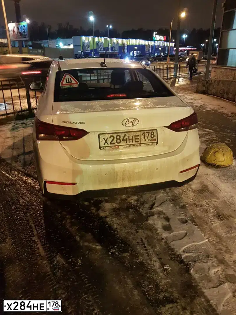 Фото автомобиля HYUNDAI SOLARIS, 2017 — госномер Х284НЕ178. Цвет: БЕЛЫЙ