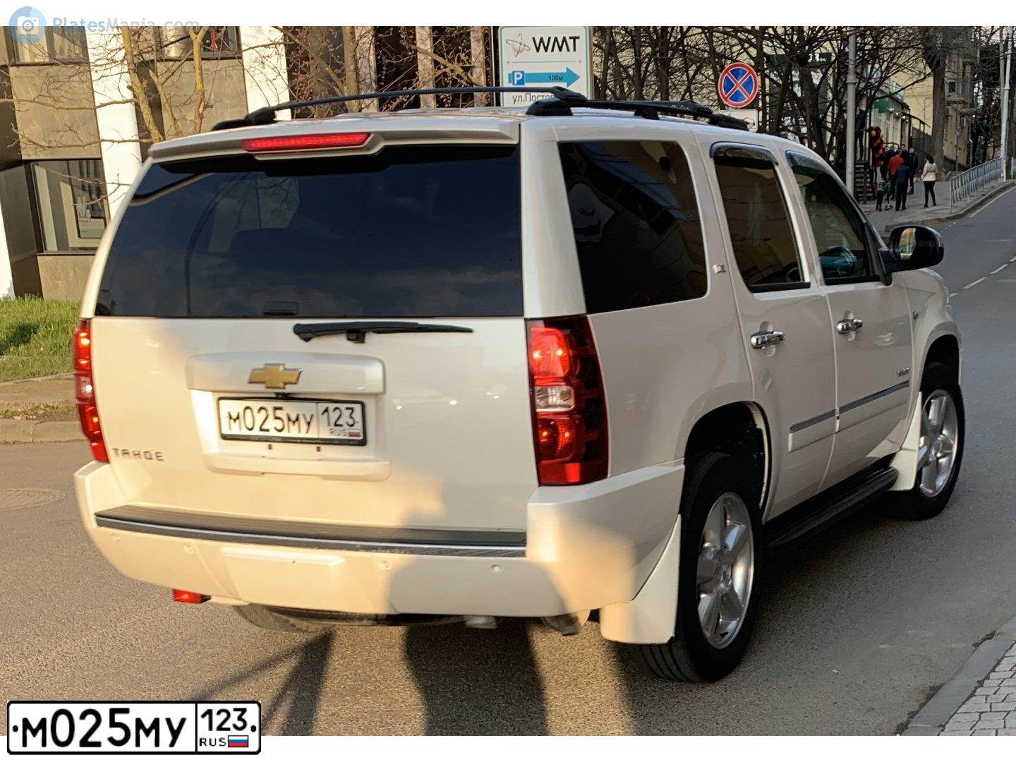 Фото автомобиля CHEVROLET TAHOE, 2012 — госномер А333ХХ01. Цвет: Белый