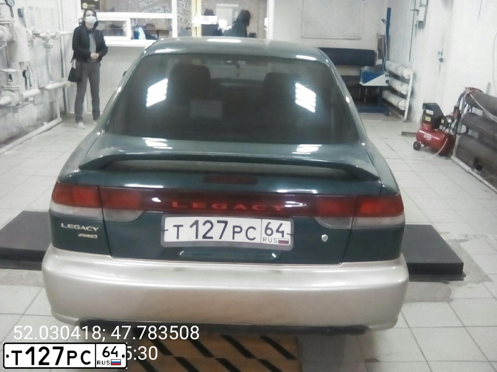 Фото автомобиля SUBARU LEGACY, 1997 — госномер Т127РС64. Цвет: ЗЕЛЕНЫЙ