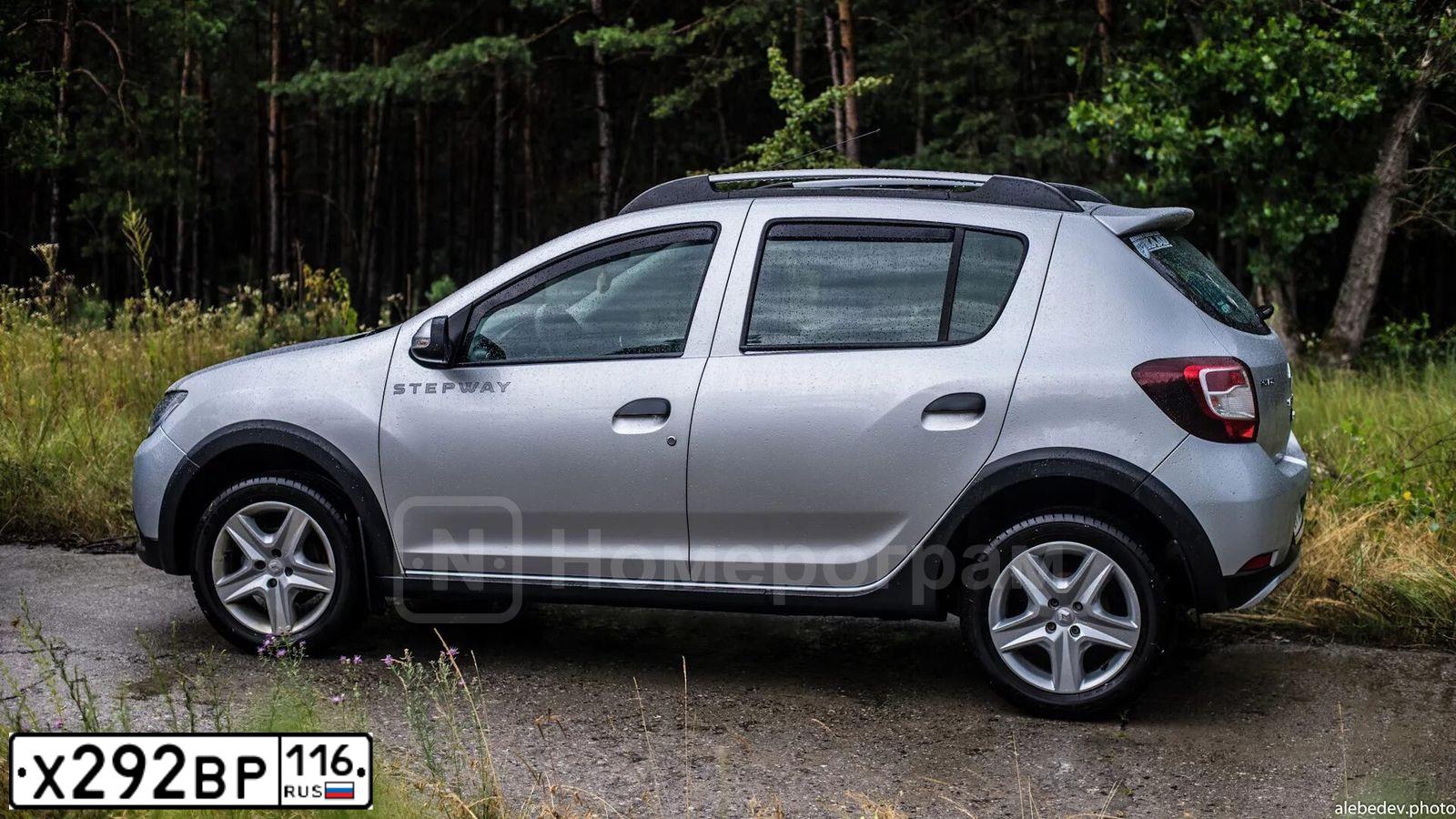 Фото автомобиля RENAULT SANDERO, 2015 — госномер Х292ВР116. Цвет: СВЕТЛО-СЕРЫЙ