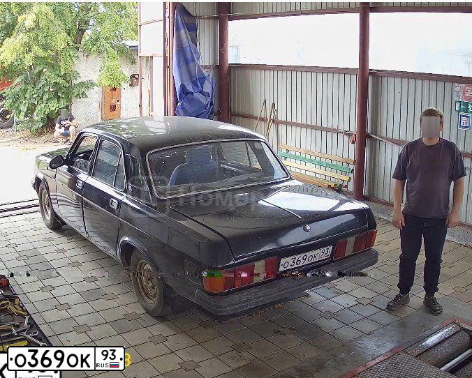 Фото автомобиля GAZ 3102 WOLGA, 1993 — госномер Р093ОЕ99. Цвет: ЧЕРНЫЙ