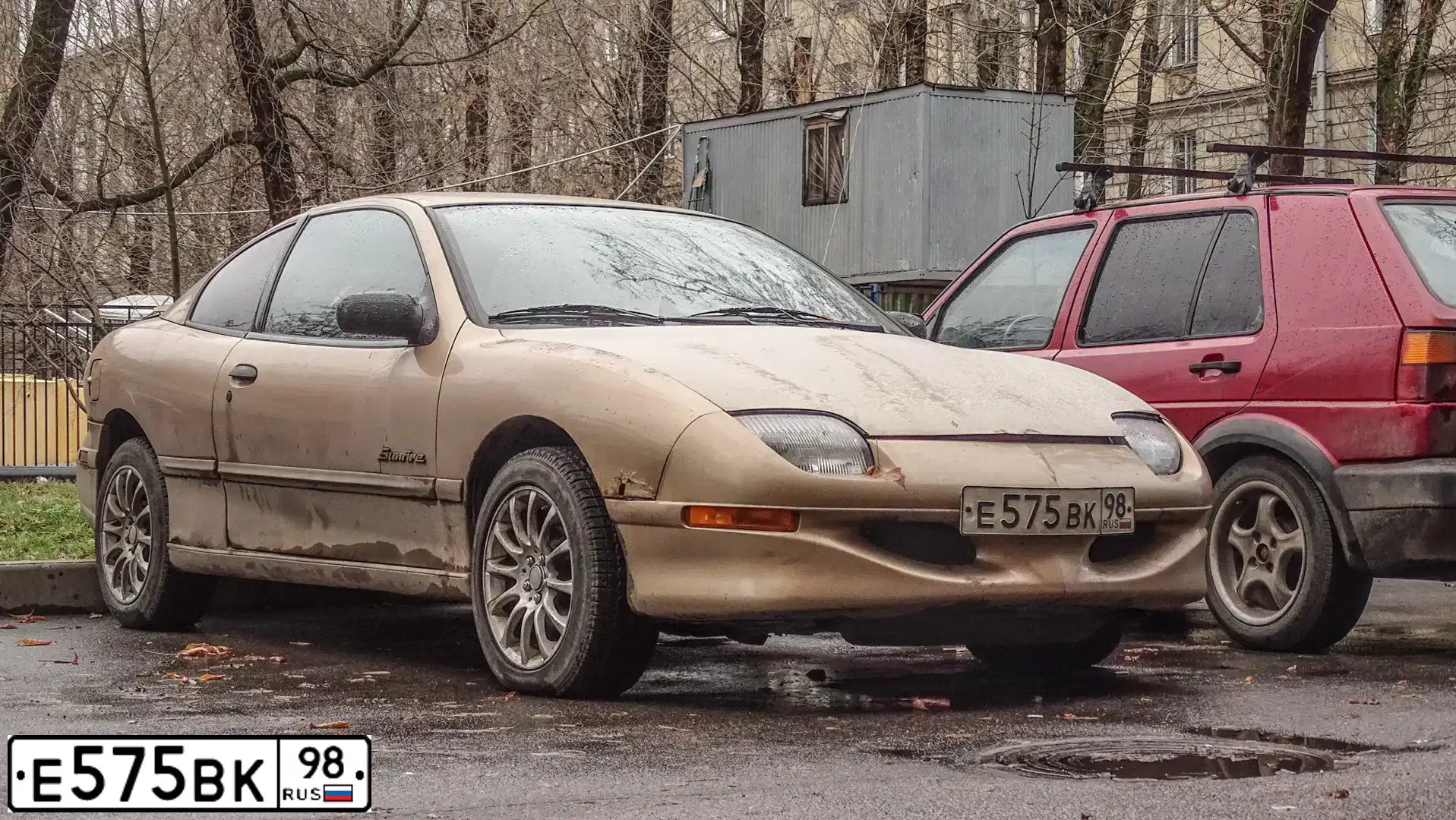 Фото автомобиля PONTIAC SUNFIRE, 1998 — госномер Т774МВ178. Цвет: ЗОЛОТИСТЫЙ