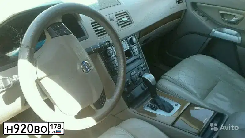 Фото автомобиля VOLVO XC90, 2004 — госномер Н920ВО178. Цвет: БЕЛЫЙ