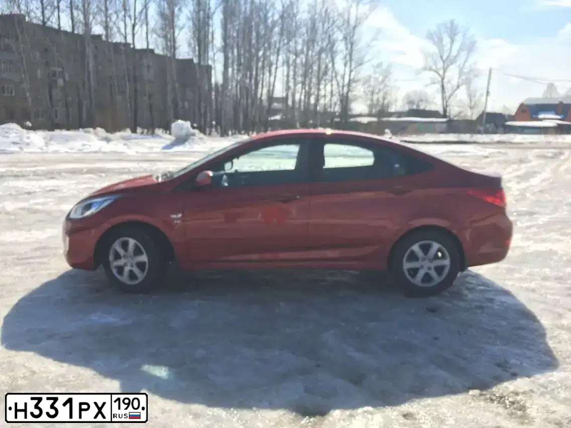 Фото автомобиля HYUNDAI SOLARIS, 2011 — госномер Н795РУ777. Цвет: КРАСНЫЙ ГРАНАТ