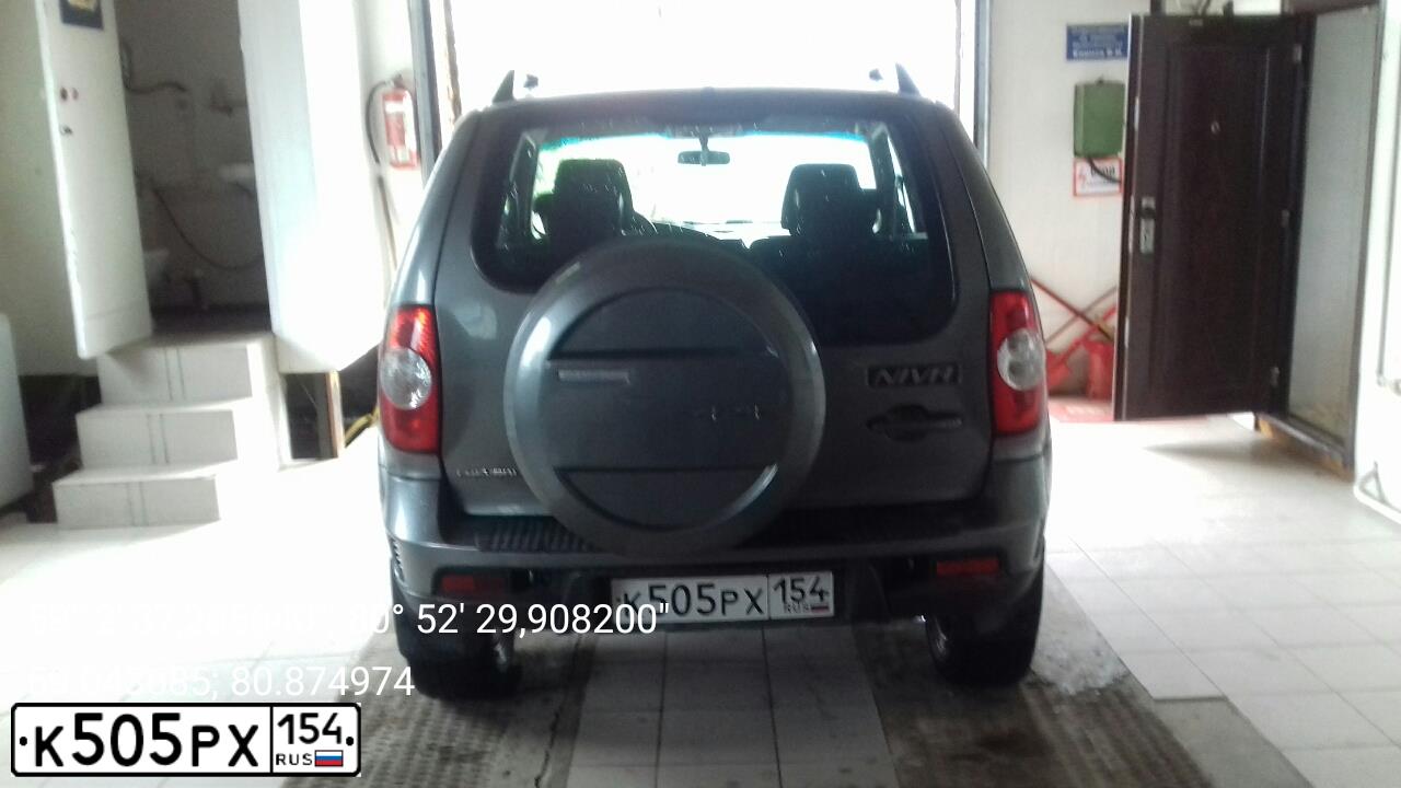 Фото автомобиля CHEVROLET NIVA, 2010 — госномер Т282АО70. Цвет: ТЕМНО-СЕРЫЙ