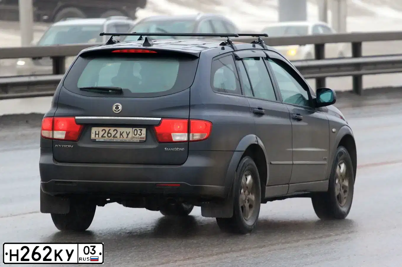 Фото автомобиля SSANGYONG KYRON, 2013 — госномер Н262КУ03. Цвет: ТЕМНО-СЕРЫЙ