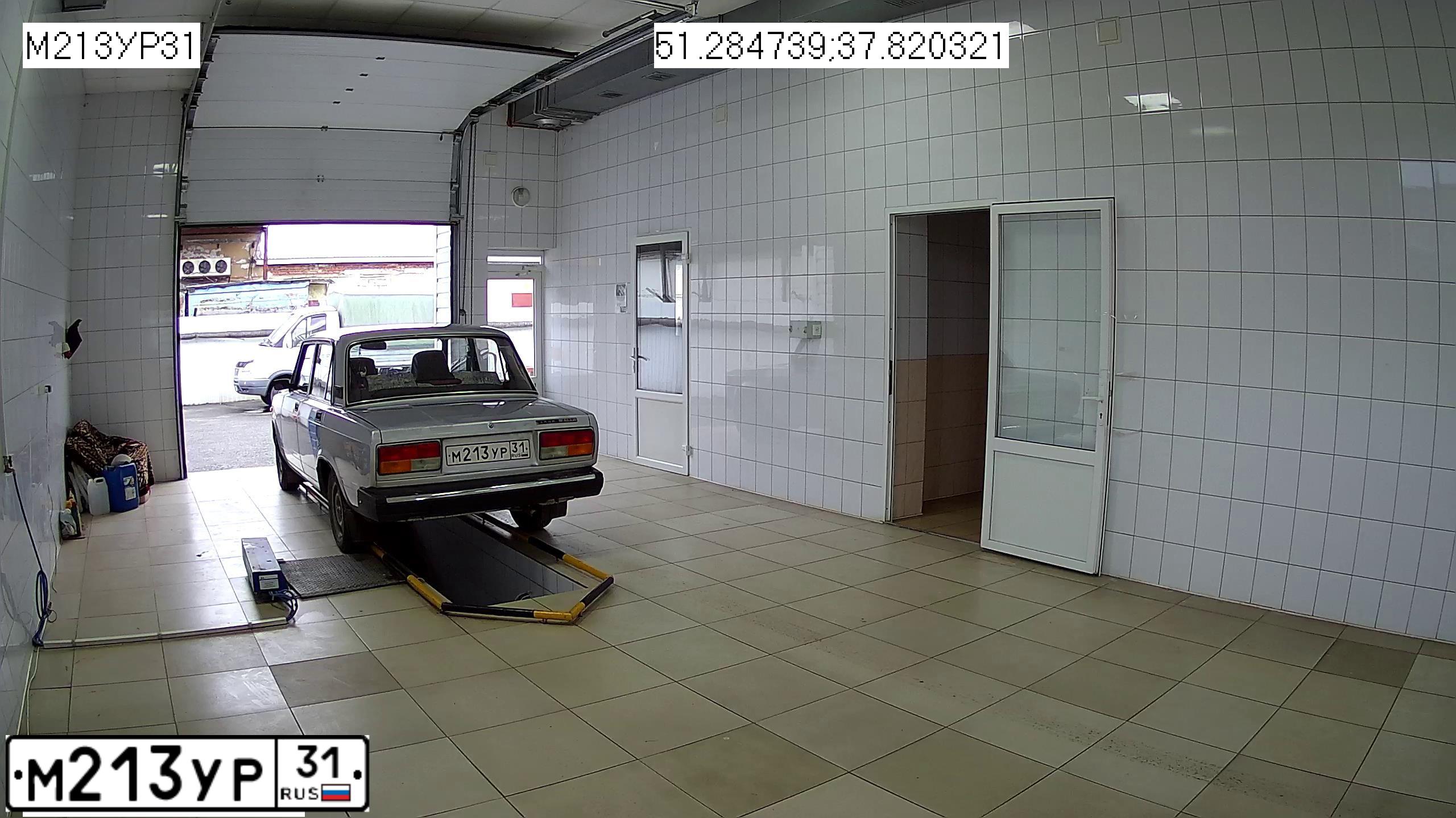 Фото автомобиля LADA 2107, 2010 — госномер М213УР31. Цвет: СВЕТЛО-СЕРЕБРИСТЫЙ МЕТАЛЛИК