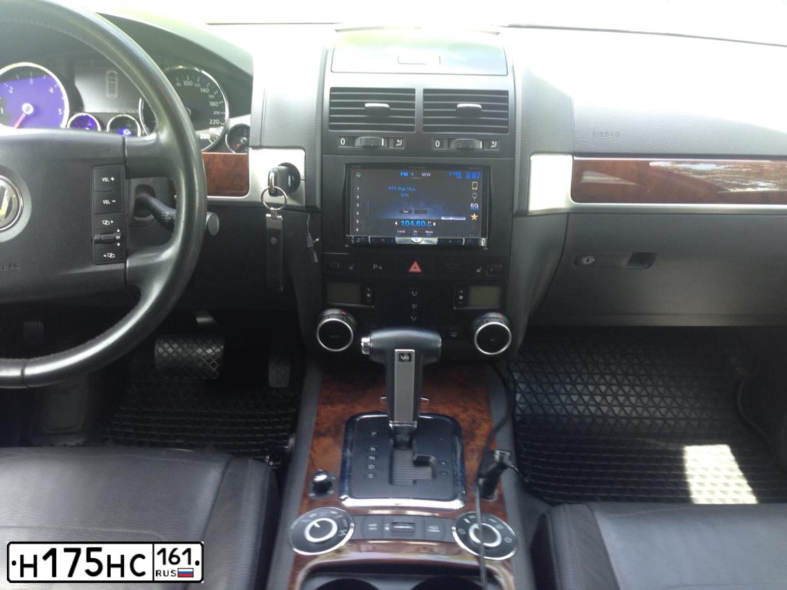 Фото автомобиля VOLKSWAGEN TOUAREG, 2008 — госномер С043МХ797. Цвет: СЕРЫЙ