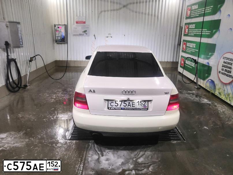 Фото автомобиля АУДИ A4, 1997 — госномер О219ТЕ29. Цвет: Белый