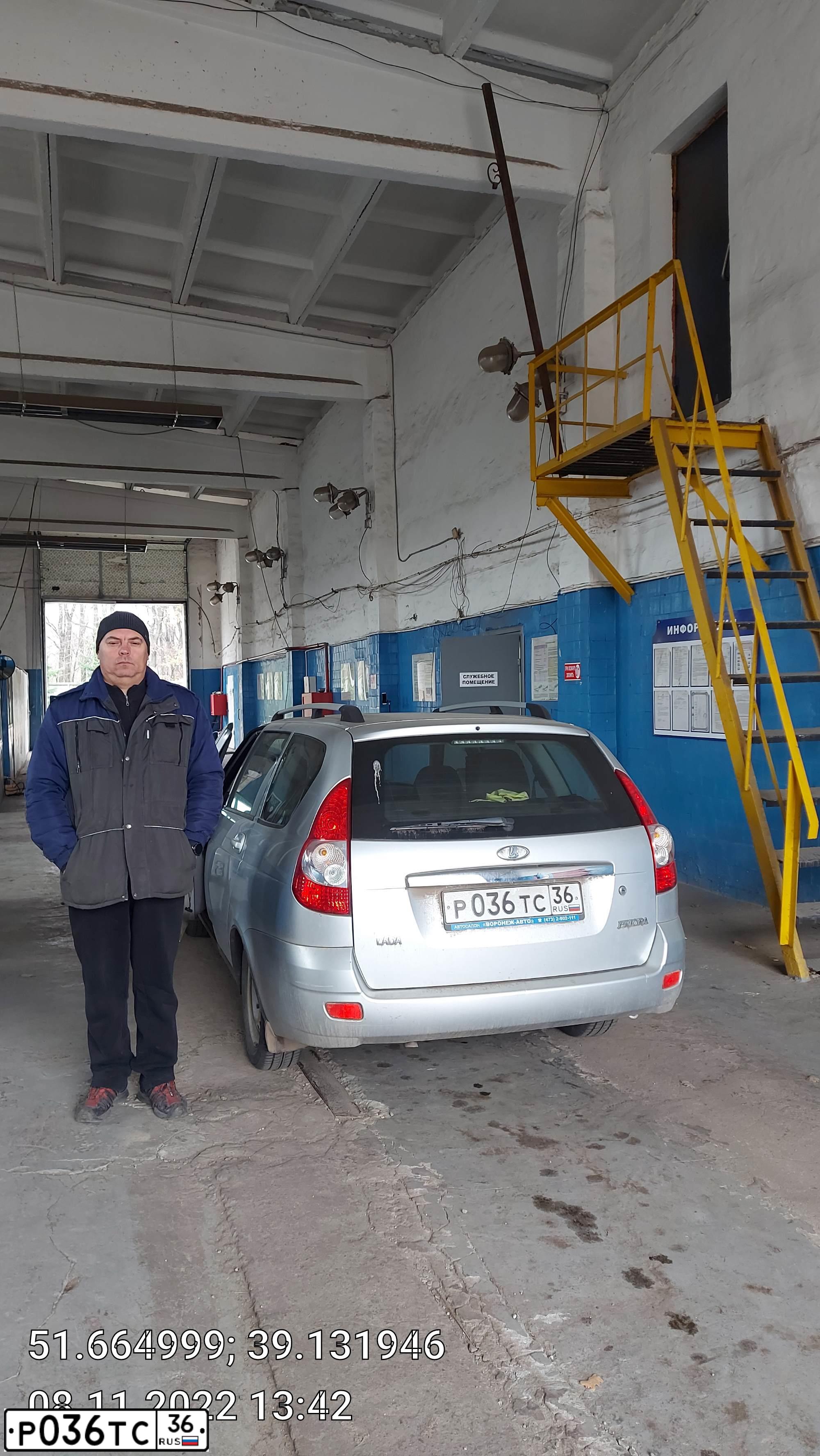 Фото автомобиля LADA 2171 PRIORA, 2011 — госномер Р036ТС36. Цвет: СВЕТЛО-СЕРЕБРИСТЫЙ  МЕТАЛЛИК