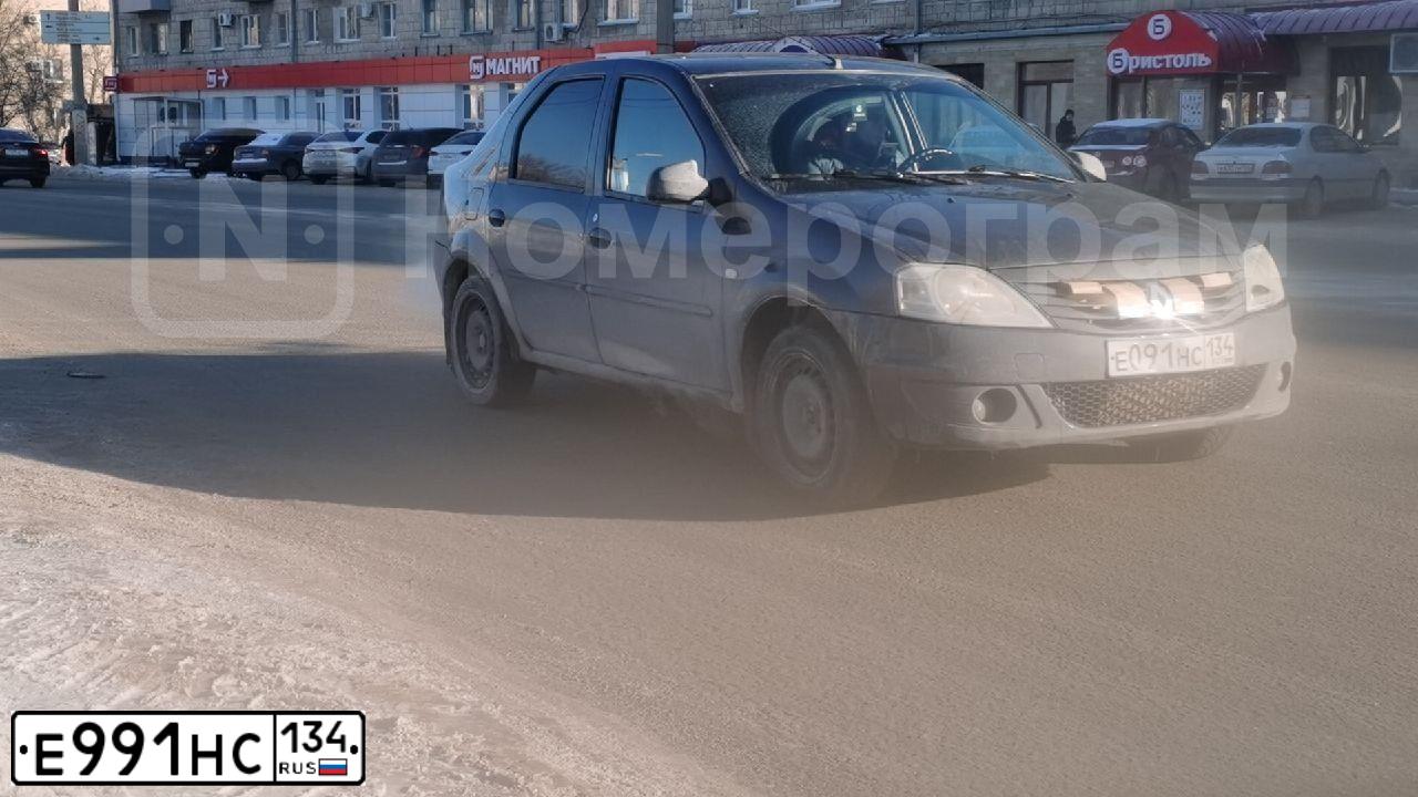 Фото автомобиля KIA CEE'D, 2008 — госномер Е991НС134. Цвет: КРАСНЫЙ