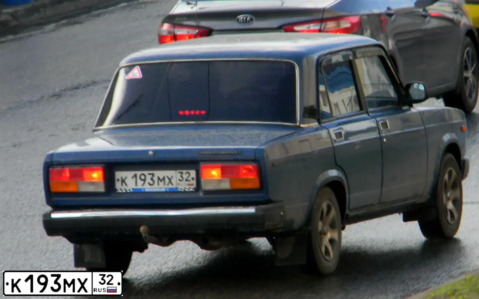 Фото автомобиля LADA 2107, 2004 — госномер К193МХ32. Цвет: СИНЕ-ЗЕЛЕНЫЙ