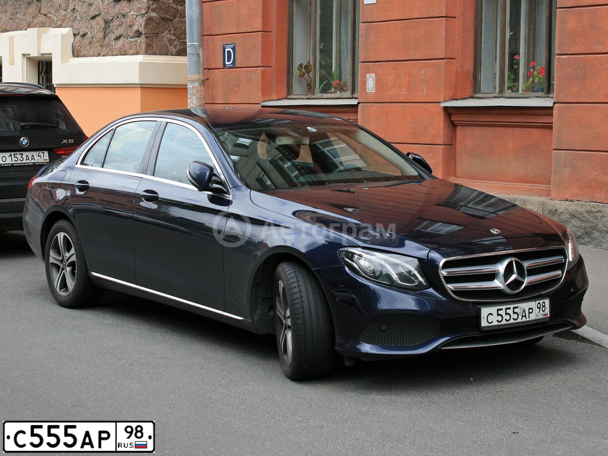 Фото автомобиля MERCEDES E-KLASSE, 2017 — госномер У888ТТ178. Цвет: синий